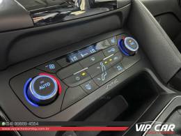 FORD - FOCUS - 2016/2017 - Branca - R$ 72.900,00