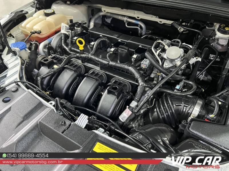 FORD - FOCUS - 2016/2017 - Branca - R$ 72.900,00