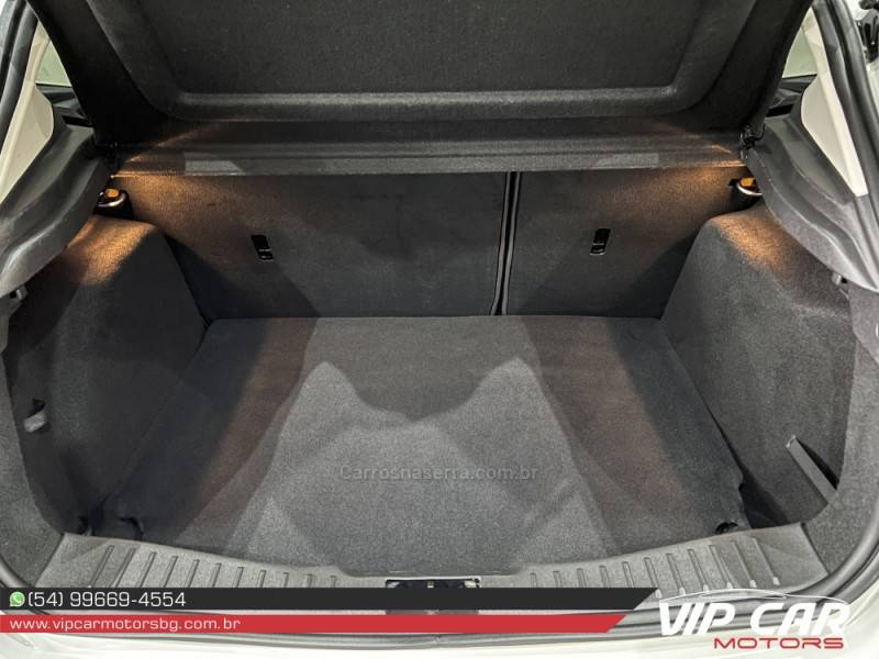 FORD - FOCUS - 2016/2017 - Branca - R$ 72.900,00