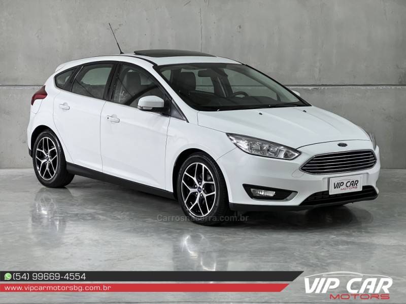 FORD - FOCUS - 2016/2017 - Branca - R$ 72.900,00