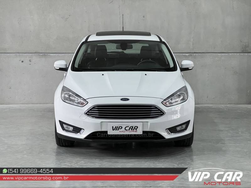 FORD - FOCUS - 2016/2017 - Branca - R$ 72.900,00