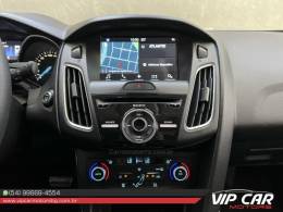 FORD - FOCUS - 2016/2017 - Branca - R$ 72.900,00
