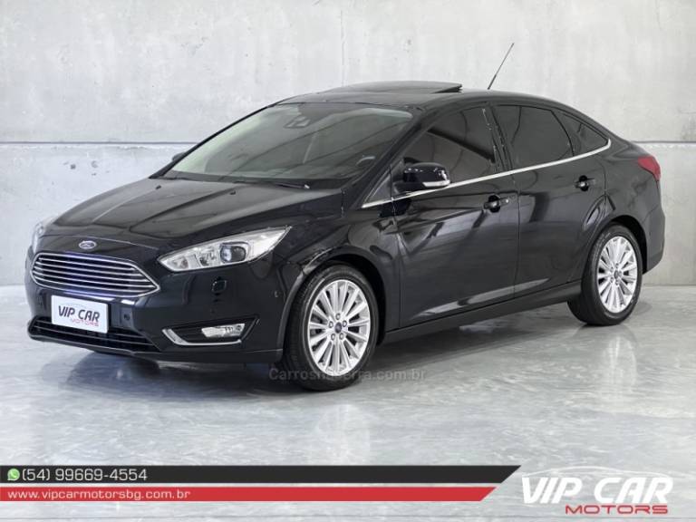 FORD - FOCUS - 2016/2017 - Preta - R$ 72.900,00